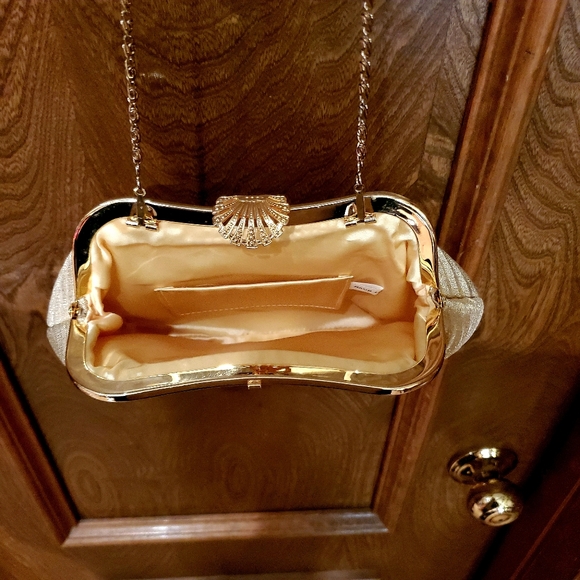 Gold Vintage Flapper Style Evening Clutch - Picture 2 of 6